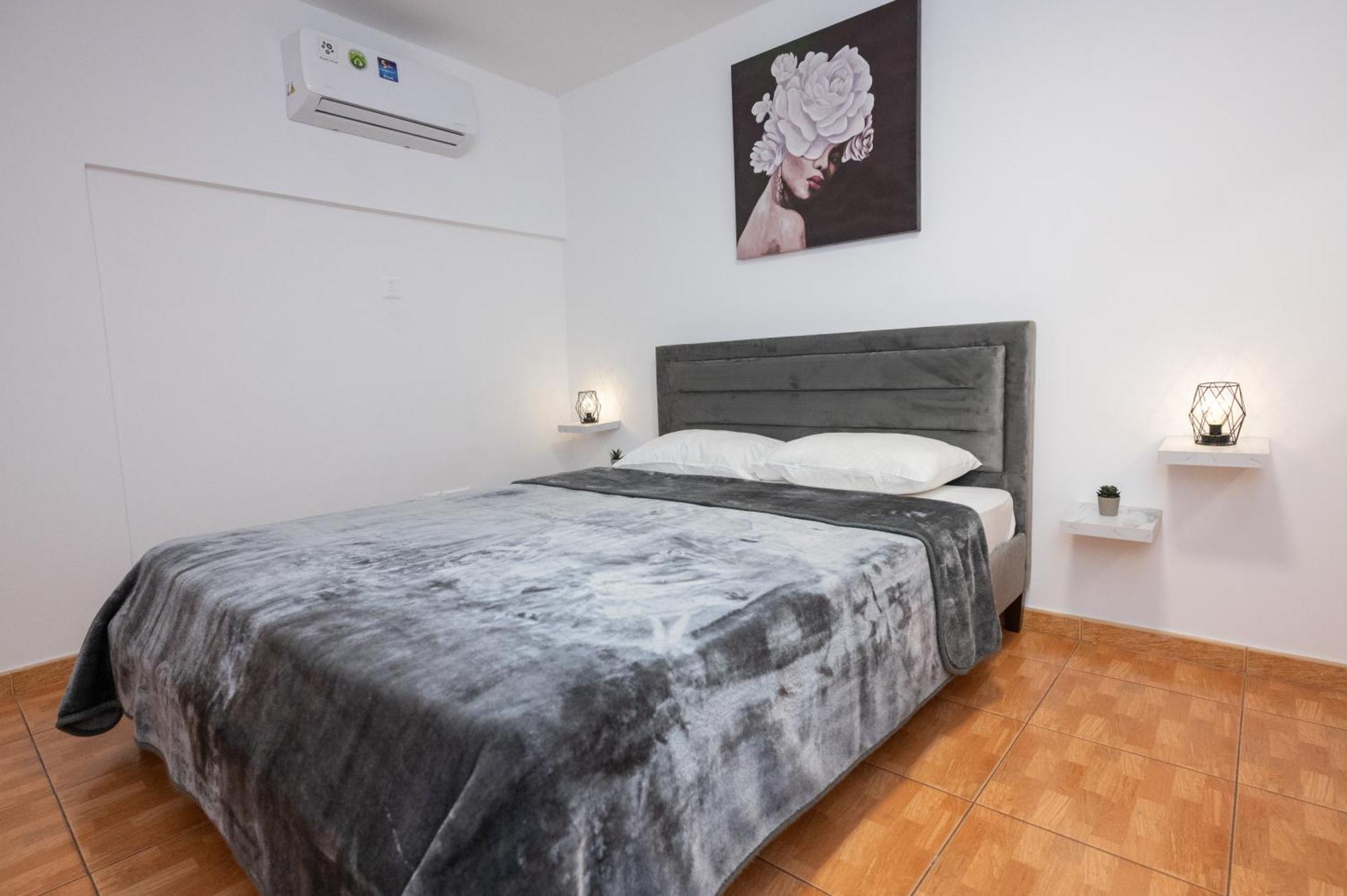 Napa Centrale Suites 아이아 나파 외부 사진