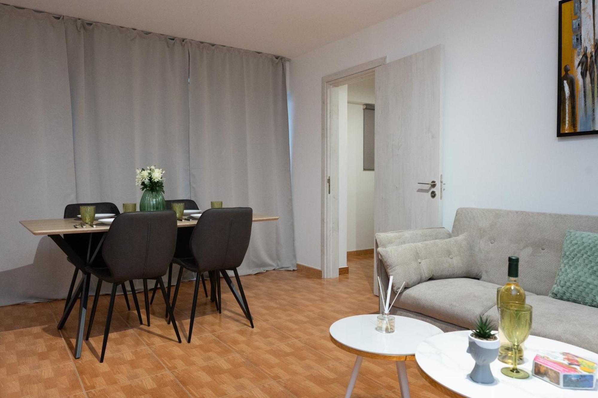 Napa Centrale Suites 아이아 나파 외부 사진