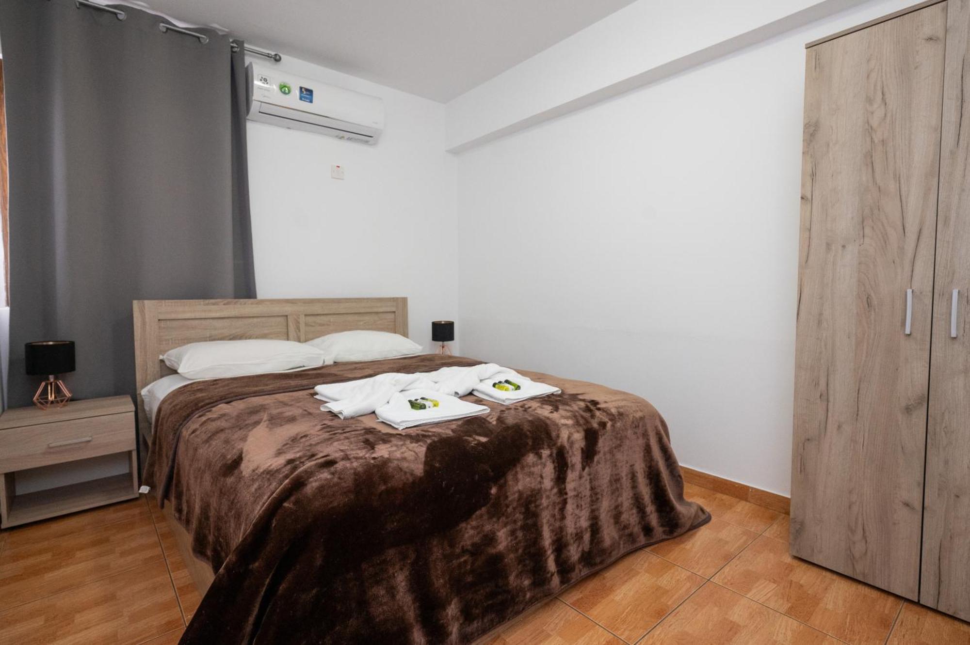 Napa Centrale Suites 아이아 나파 외부 사진