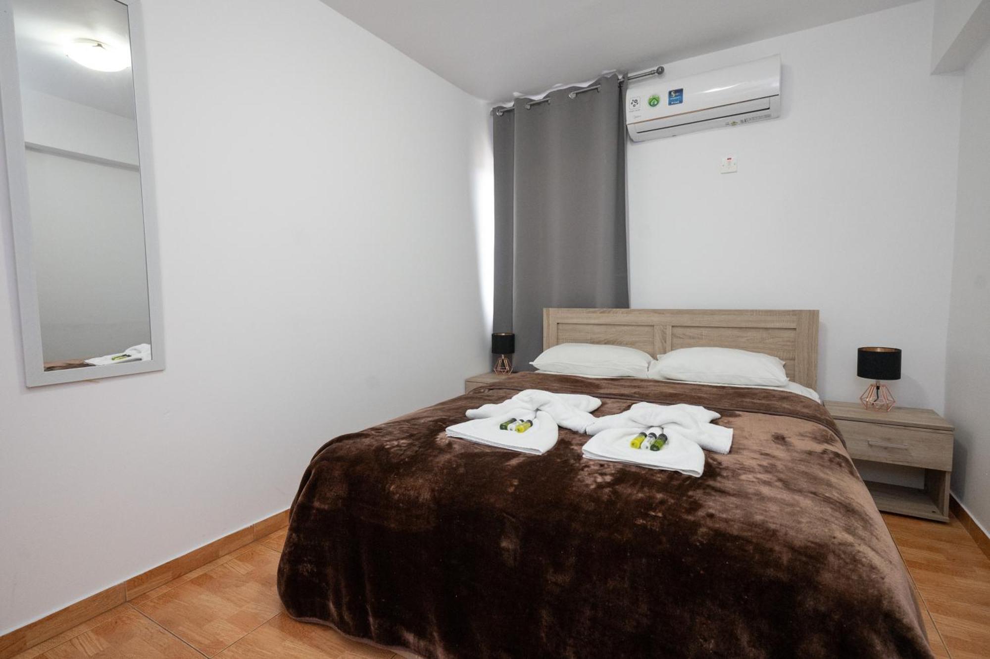 Napa Centrale Suites 아이아 나파 외부 사진
