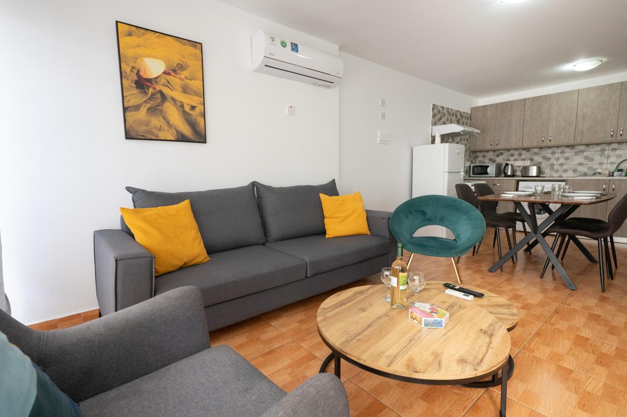 Napa Centrale Suites 아이아 나파 외부 사진