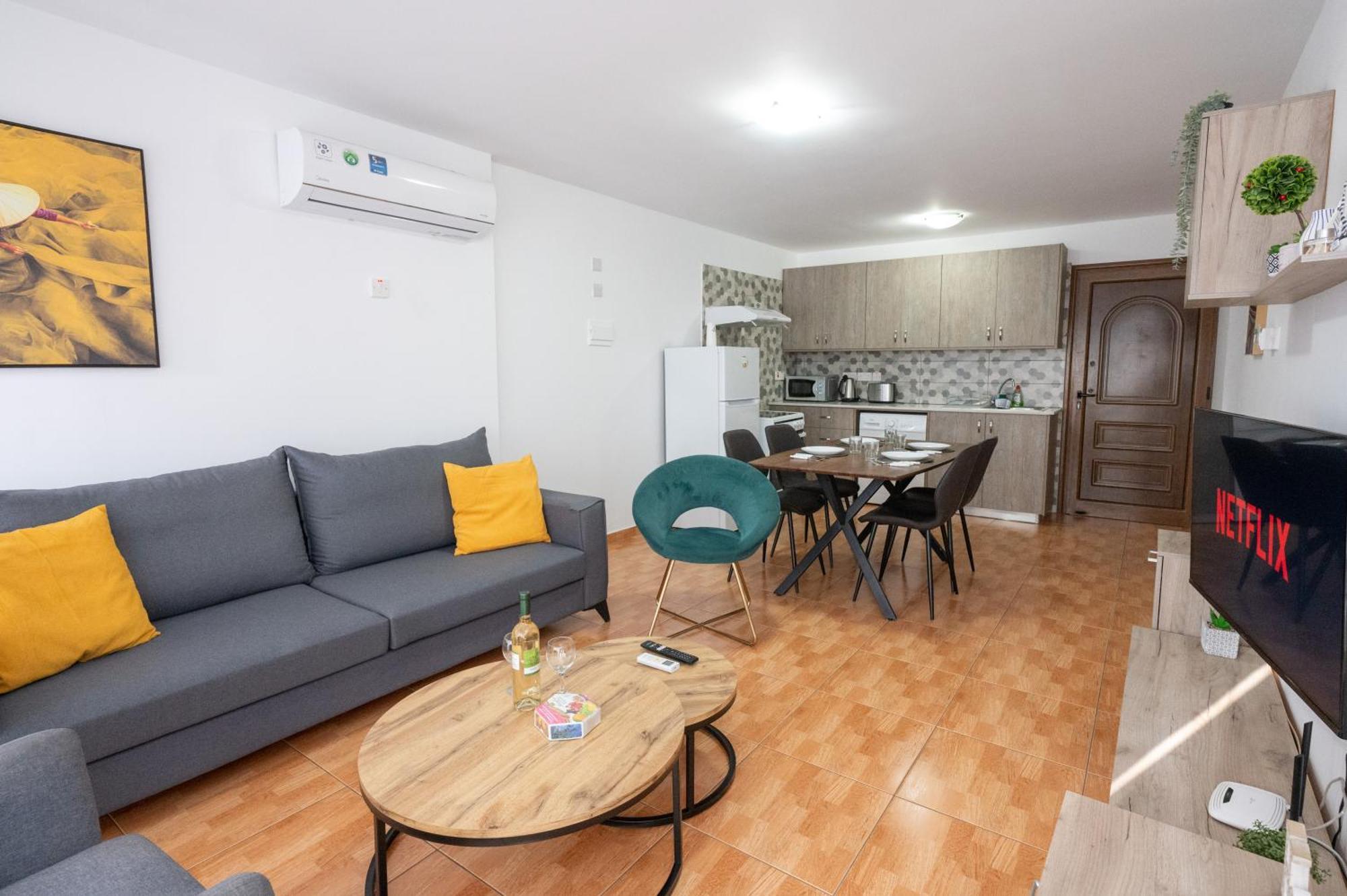 Napa Centrale Suites 아이아 나파 외부 사진