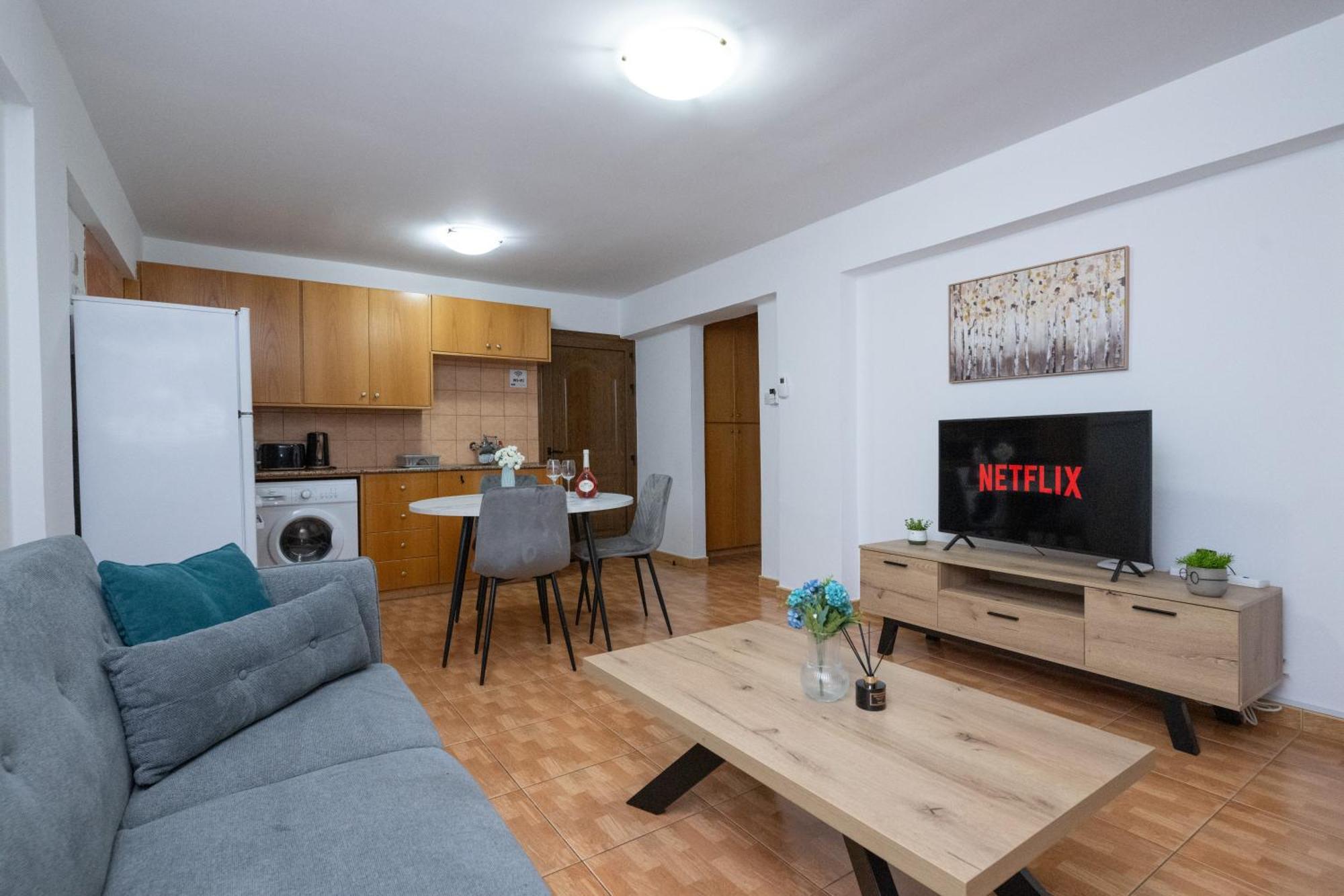 Napa Centrale Suites 아이아 나파 외부 사진