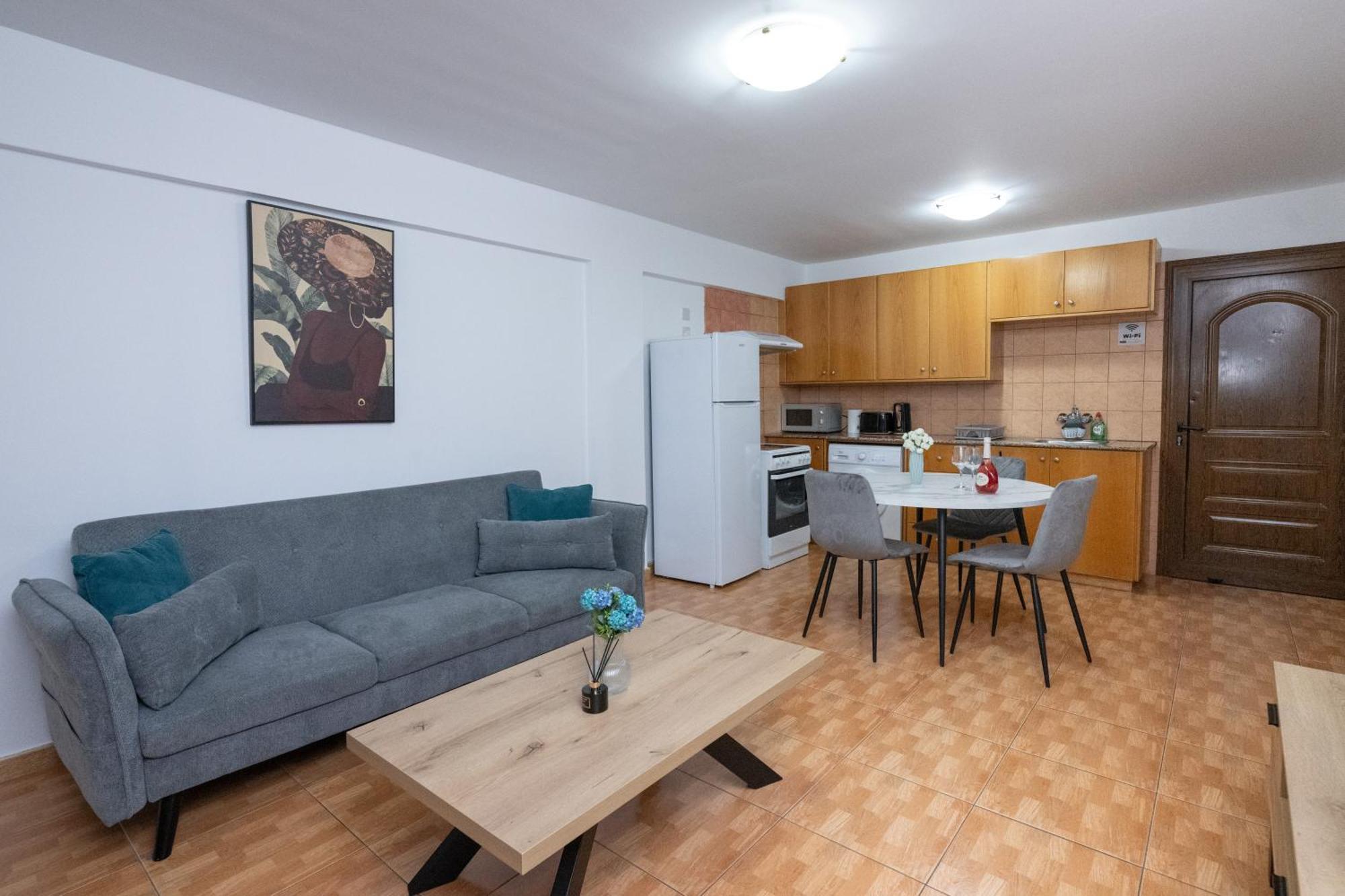 Napa Centrale Suites 아이아 나파 외부 사진