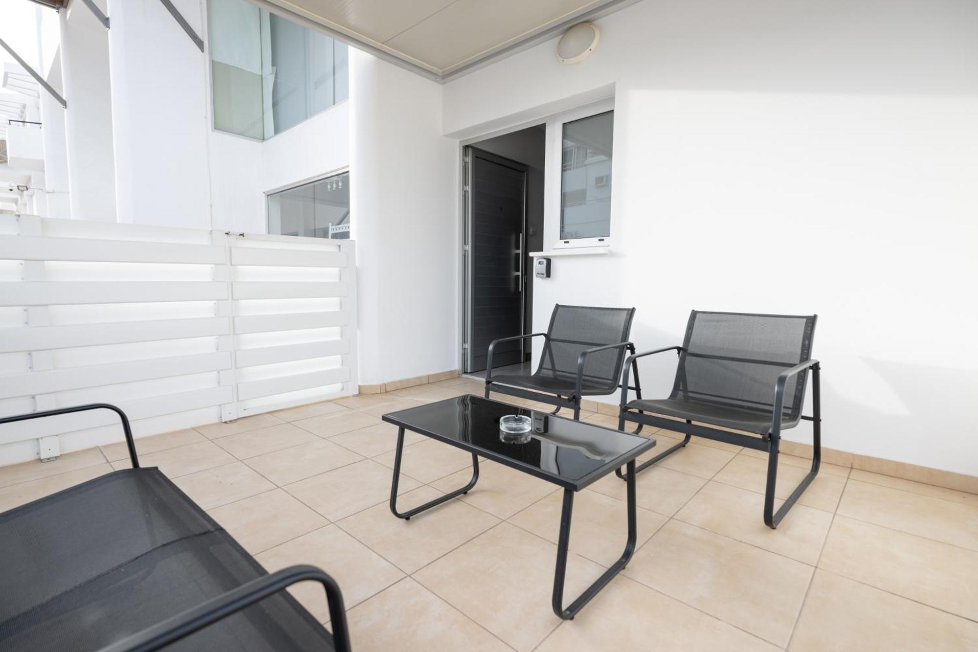 Napa Centrale Suites 아이아 나파 외부 사진